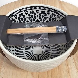 Noodle Bowl with Chopsticks 26 oz Black and White